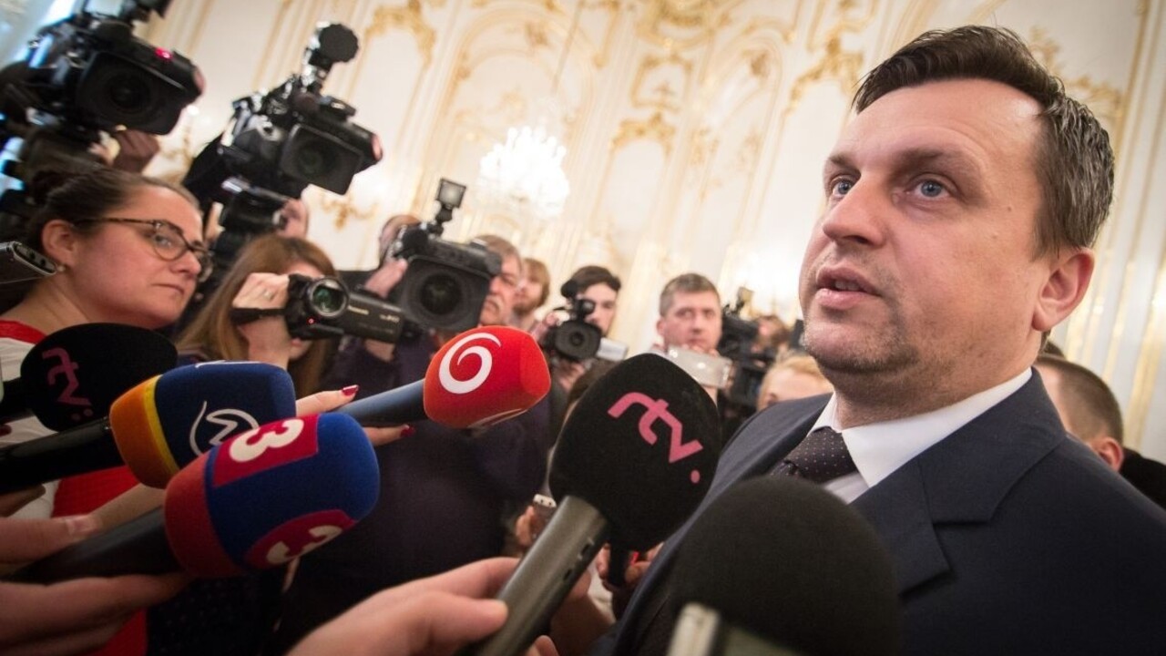 SNS váha, na ktorú stranu sa pridať. Rozhodnutie je na Dankovi