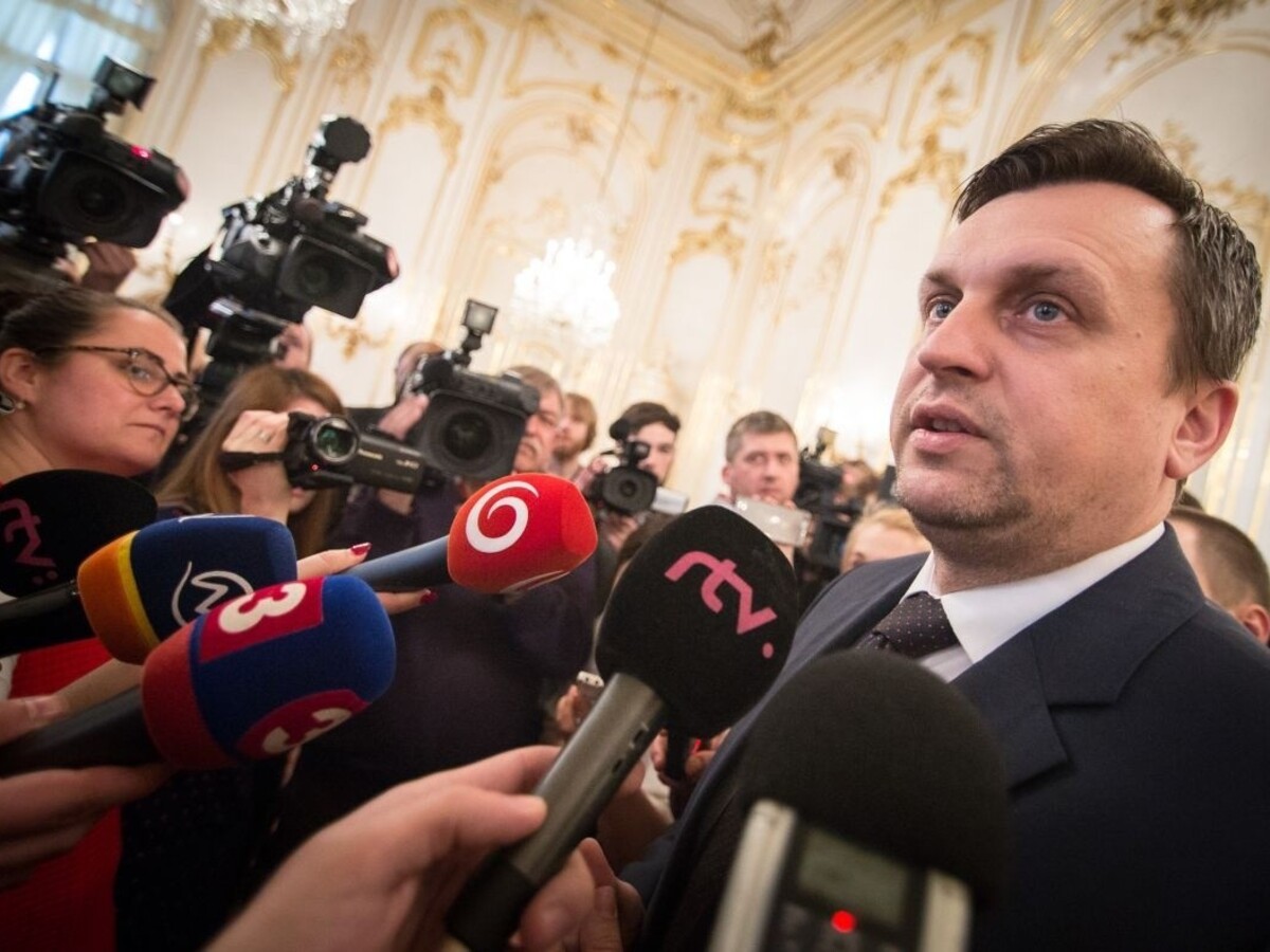 SNS váha, na ktorú stranu sa pridať. Rozhodnutie je na Dankovi