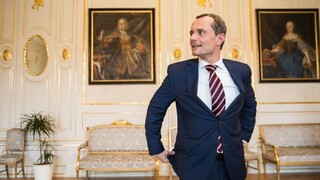 Procházka zostáva predsedom, vie si predstaviť vládu aj so SNS