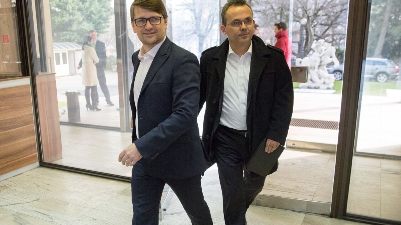Maďarič vidí stabilitu len vo vláde so Smerom, podľa Lajčáka Úniu zaujíma iná vec