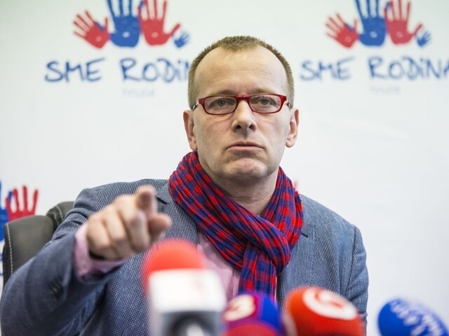 Kollár sa bránil obvineniam z temnej minulosti, hovoril o kupovaní poslancov