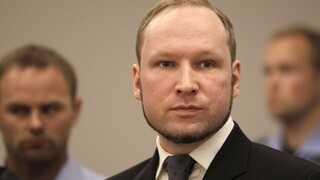 Breivik žaluje Nórsko za porušovanie jeho ľudských práv