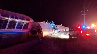 V americkom Kansase sa vykoľajil vlak, hlásia množstvo zranených