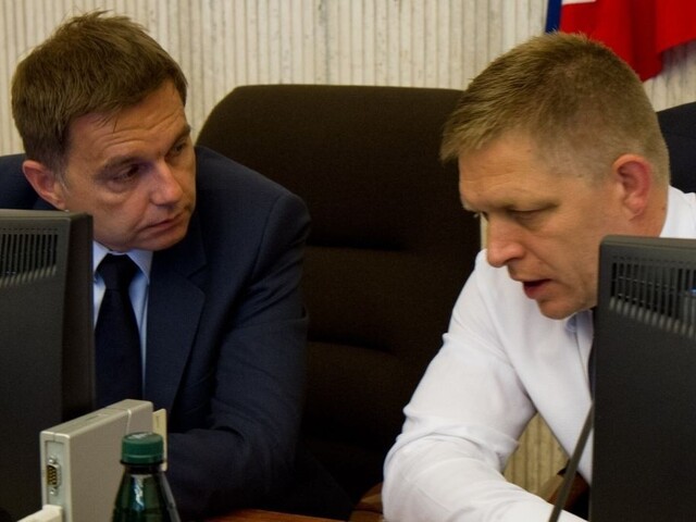 Najviac ľudí je podľa prieskumu Polis za koalíciu so Smerom