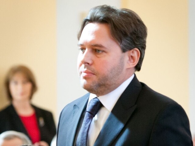 Začali proces s exposlancom Jánošom, obvinenia z týrania rodiny odmietol