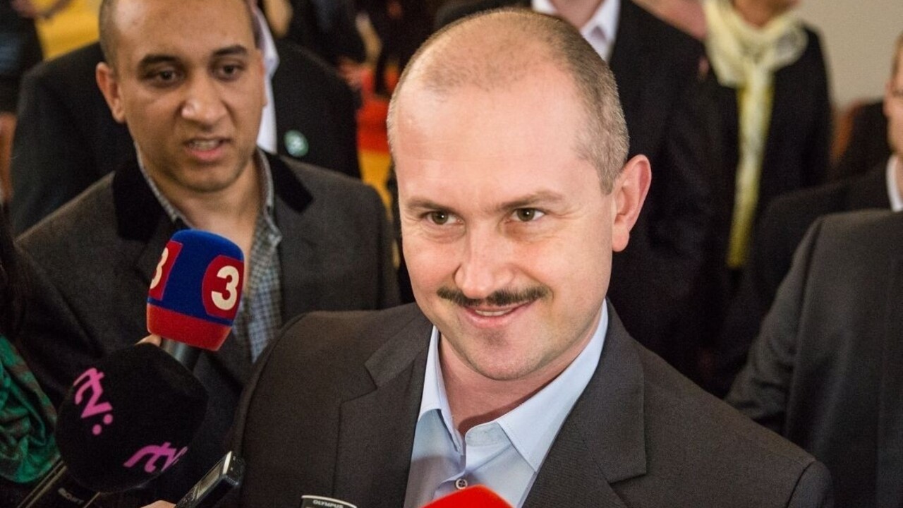 Kotleba zrušil predstavenie pre vulgarizmy, na incident reaguje aj Kiska