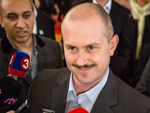 Kotleba zrušil predstavenie pre vulgarizmy, na incident reaguje aj Kiska