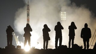 Sojuz sa spojil s ISS, na stanicu dorazila nová trojica astronautov
