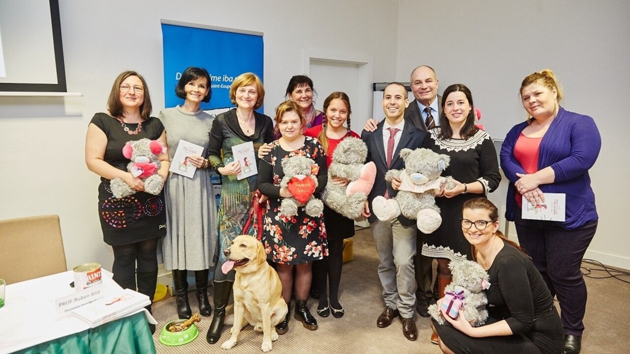 Deťom po strate blízkeho človeka pomôže aj rozprávková kniha