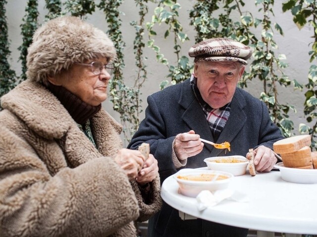 Pracujúci seniori si prilepšia, čaká ich zvyšovanie dôchodkov