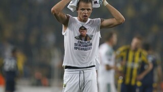 UEFA udelila hráčovi mastnú pokutu za tričko s Putinom
