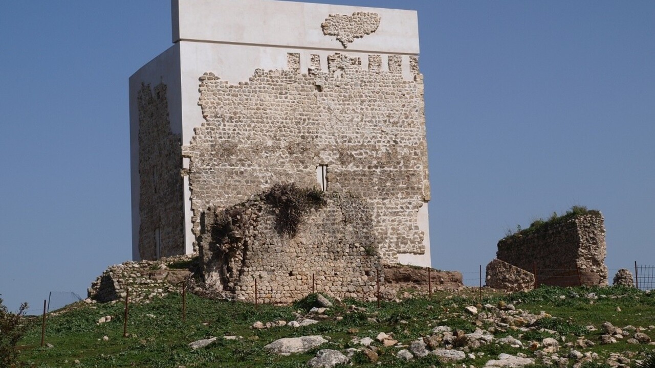Španieli šokovali zvláštnou rekonštrukciou, zo starodávnej pevnosti je „garáž“