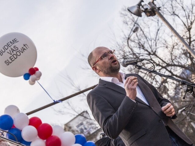 Budeme vás sledovať, odkázali umelci a politici vznikajúcej vláde