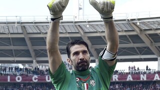 Neapol dýcha Juventusu na krk, Buffon prekonal 22-ročný rekord