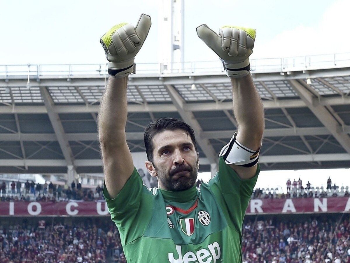 Neapol dýcha Juventusu na krk, Buffon prekonal 22-ročný rekord