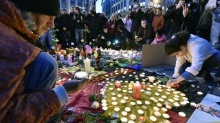 Teroristi v Bruseli zabili desiatky ľudí, jeden z nich uniká