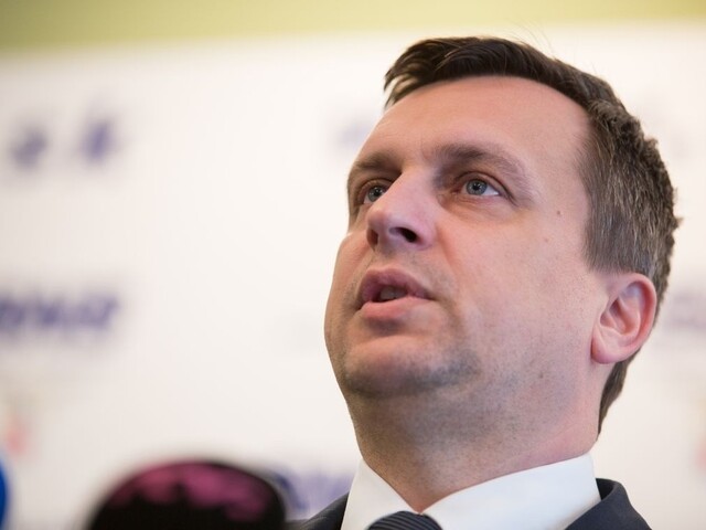 SNS predstavila nominantov na ministra obrany, školstva aj pôdohospodárstva