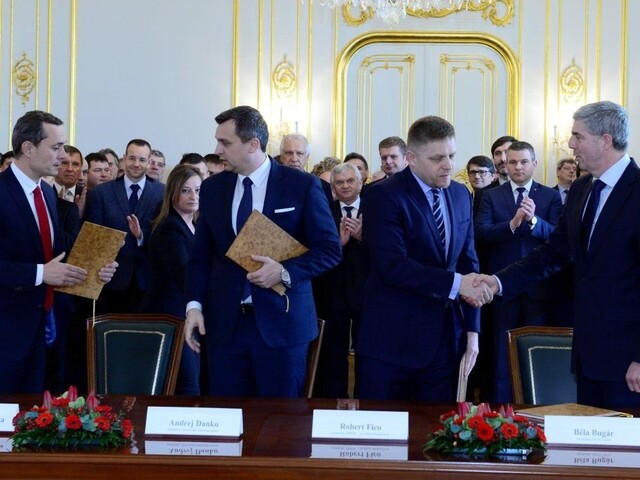 Štvorkoalícia je oficiálne na svete, dohodu slávnostne podpísali na Hrade