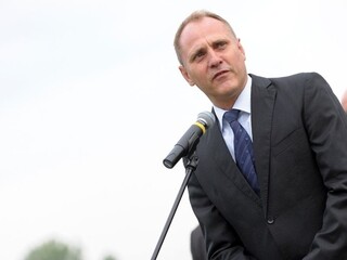 Chovan odchádza zo SNS, strana vraj hodila voličov cez palubu