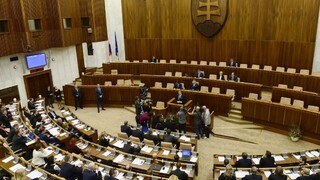 Parlamentné výbory poznajú svojich predsedov, opozícia ich má osem
