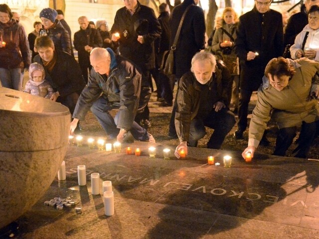 Pripomíname si výročie Sviečkovej manifestácie, Dňa zápasu za ľudské práva