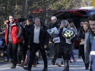 Svet si pripomína leteckú tragédiu vo francúzskych Alpách