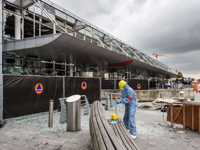Na útočníka z Bruselu bol vydaný zatykač, vypočúvali ho po útokoch v Paríži
