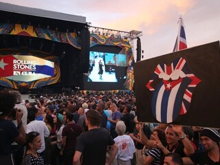 Rolling Stones odohrali prelomový koncert na Kube, v dave bol aj Castrov syn