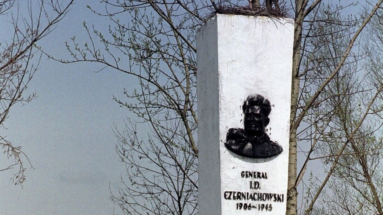 Poľsko odstráni stovky sovietskych pamätníkov po celej krajine