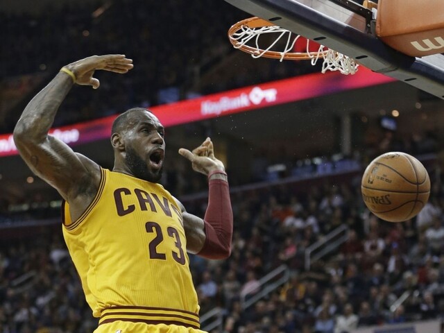 LeBron sa stal dvanástym najlepším strelcom histórie