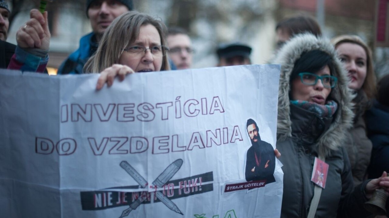 Nespokojní učitelia budú pochodovať pred ministerstvom