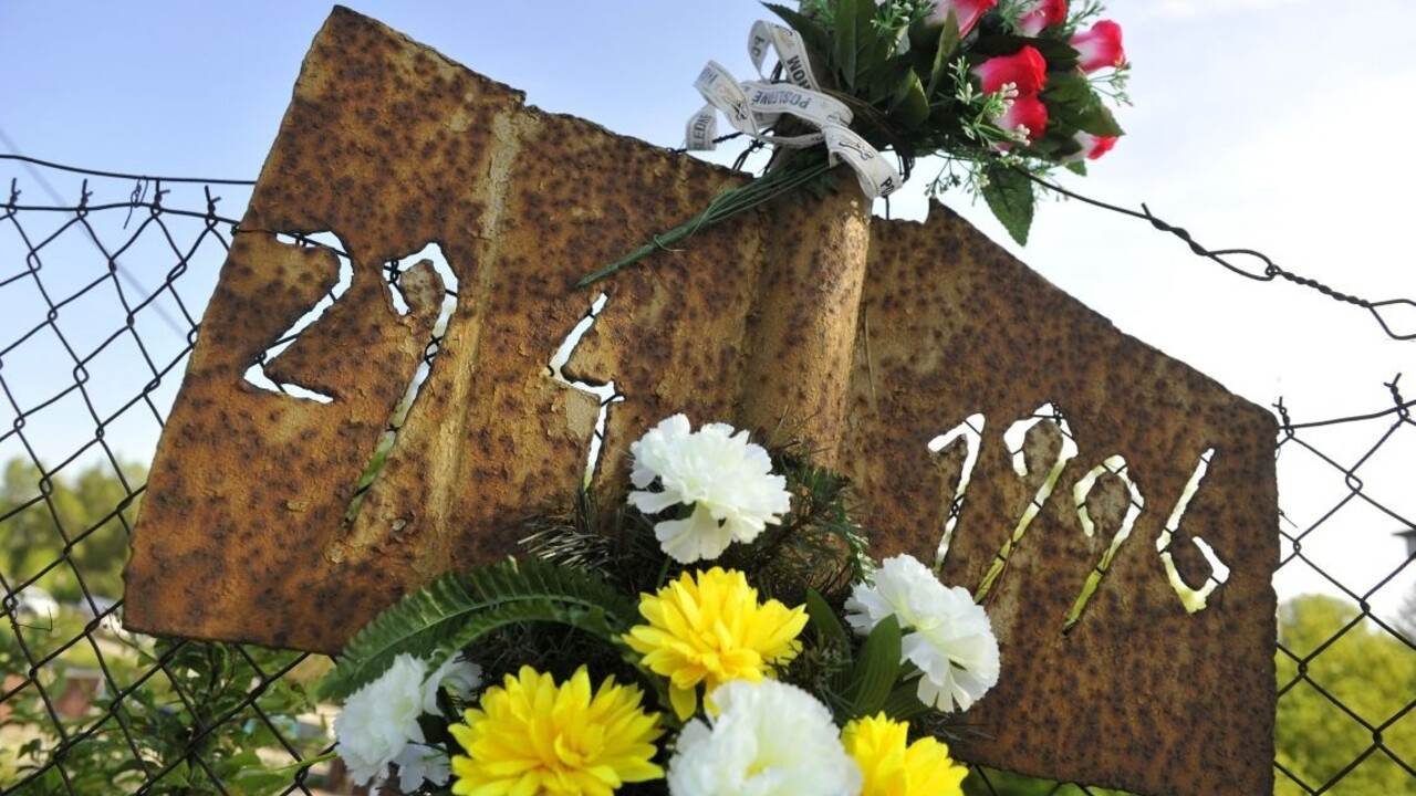 Róbert Remiáš spomienka kríž 1140px (SITA/Ján Slovák)