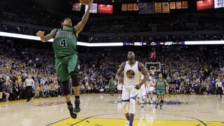 Golden State s prehrou, LeBron jedenásty medzi strelcami