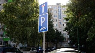 Parkovanie v Šamoríne sa má spoplatniť, obyvatelia centra hovoria o diskriminácii