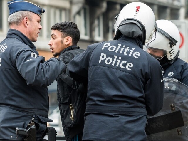 V Bruseli bolo rušno, polícia zadržala desiatky osôb i zbrane