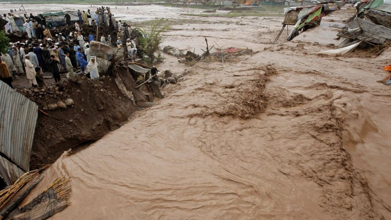Náhle záplavy pripravili o život desiatky Pakistancov