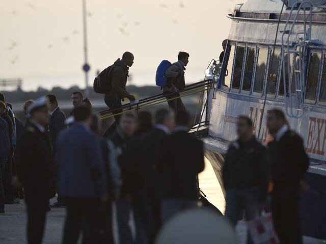 Začala platiť kľúčová dohoda Únie s Ankarou, Turkom vrátili prvých migrantov