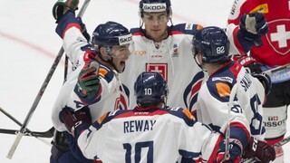 Hokejová reprezentácia odcestovala na prípravné duely, traja hráči chýbajú