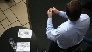 Camerona potápajú panamské práčky, priznal podiel v offshorovom fonde