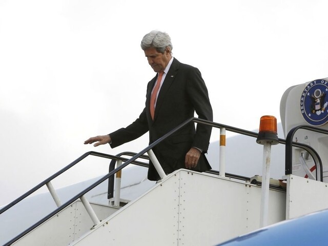 Kerry neohlásene navštívil Afganistan, Kábulom otriaslo niekoľko explózií