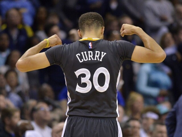 Golden State zdolal Memphis a atakuje rekord Chicaga