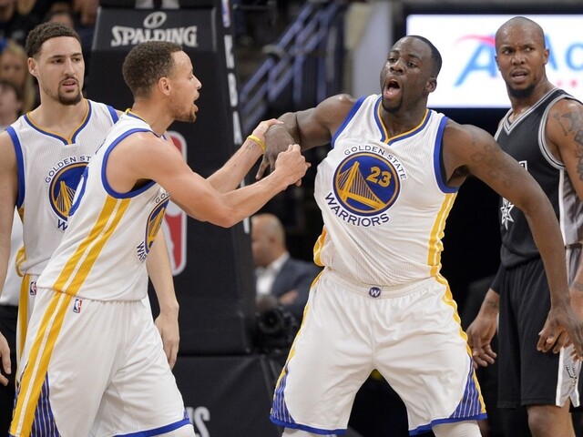 Warriors vyrovnali rekord Chicaga, Indiana mieri do play off