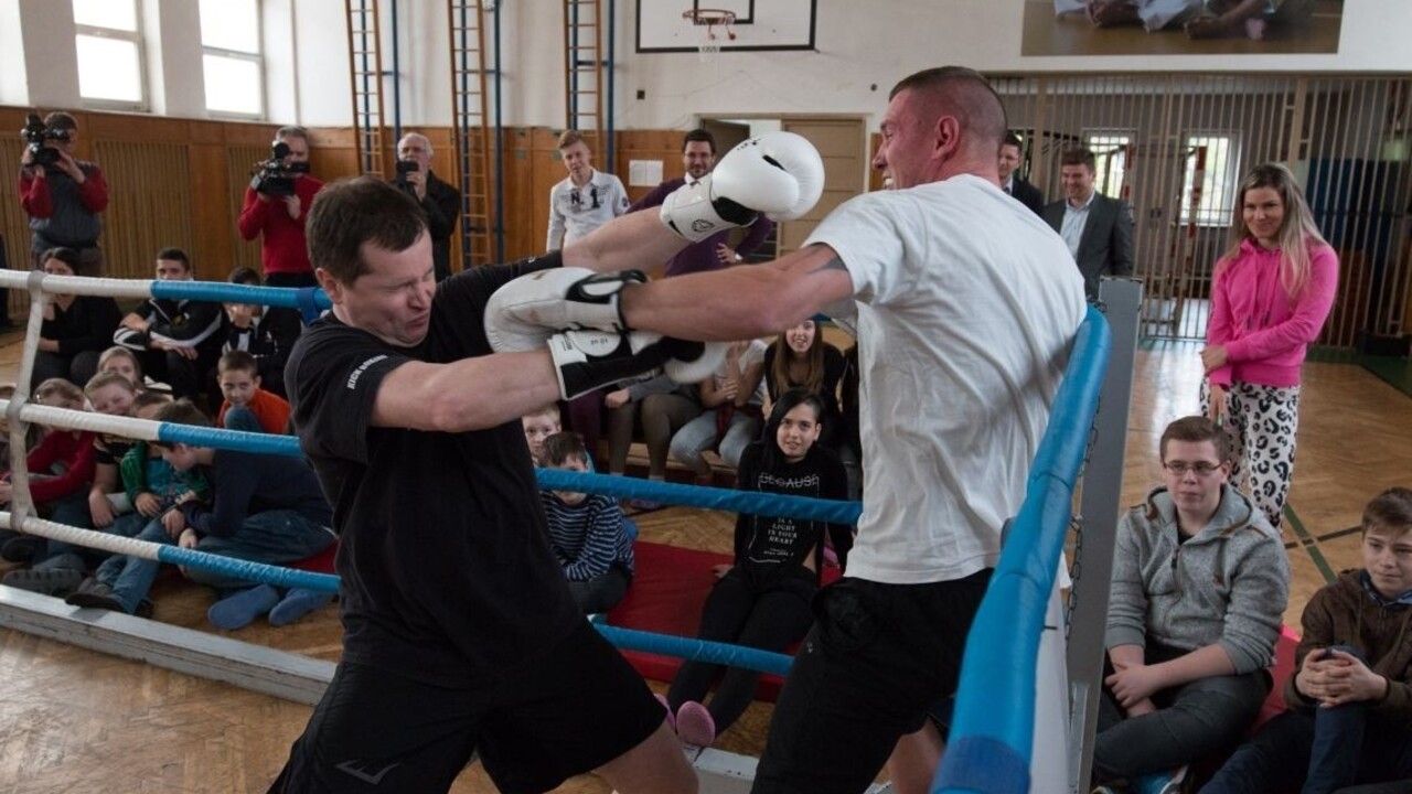 Fotogaléria: Tomi Kid Kovács sa stretol v ringu s exministrom Draxlerom