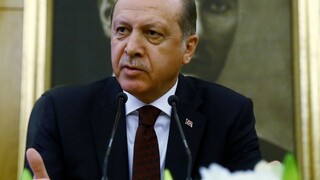 Turci chcú trestne stíhať nemeckého komika pre báseň o Erdoganovi