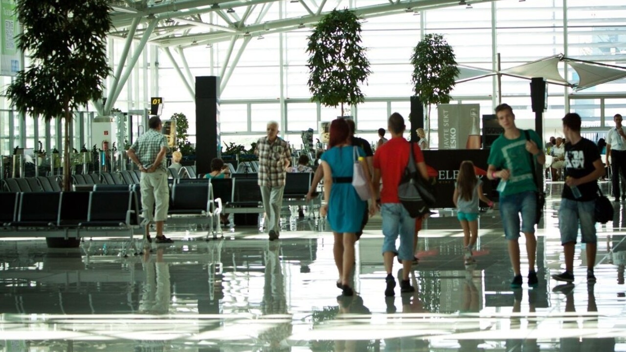 Ceny leteniek budú klesať, tvrdí Ryanair. Dôvodom sú útoky v Bruseli