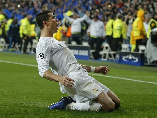 Ronaldo hetrikom poslal Real do semifinále, postupuje aj ManCity