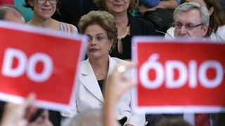 Brazílska vláda sa rozpadáva, prezidentka hovorí o spiknutí