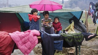 Na grécko-macedónskej hranici vyrástla škola pre detských migrantov