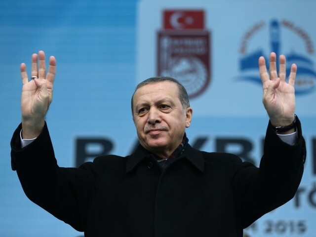 Nemeckého komika predsa len budú za báseň o Erdoganovi stíhať