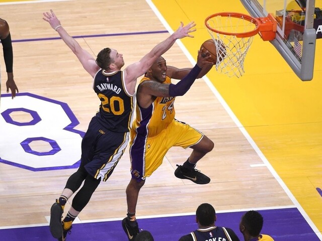 Hráči NBA budú mať na dresoch reklamy, experiment potrvá tri roky